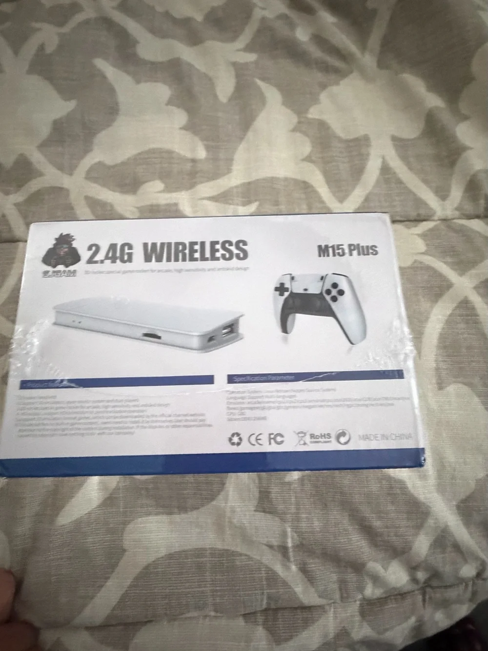 M15 Plus 2.4G Wireless White & Black Game Controller